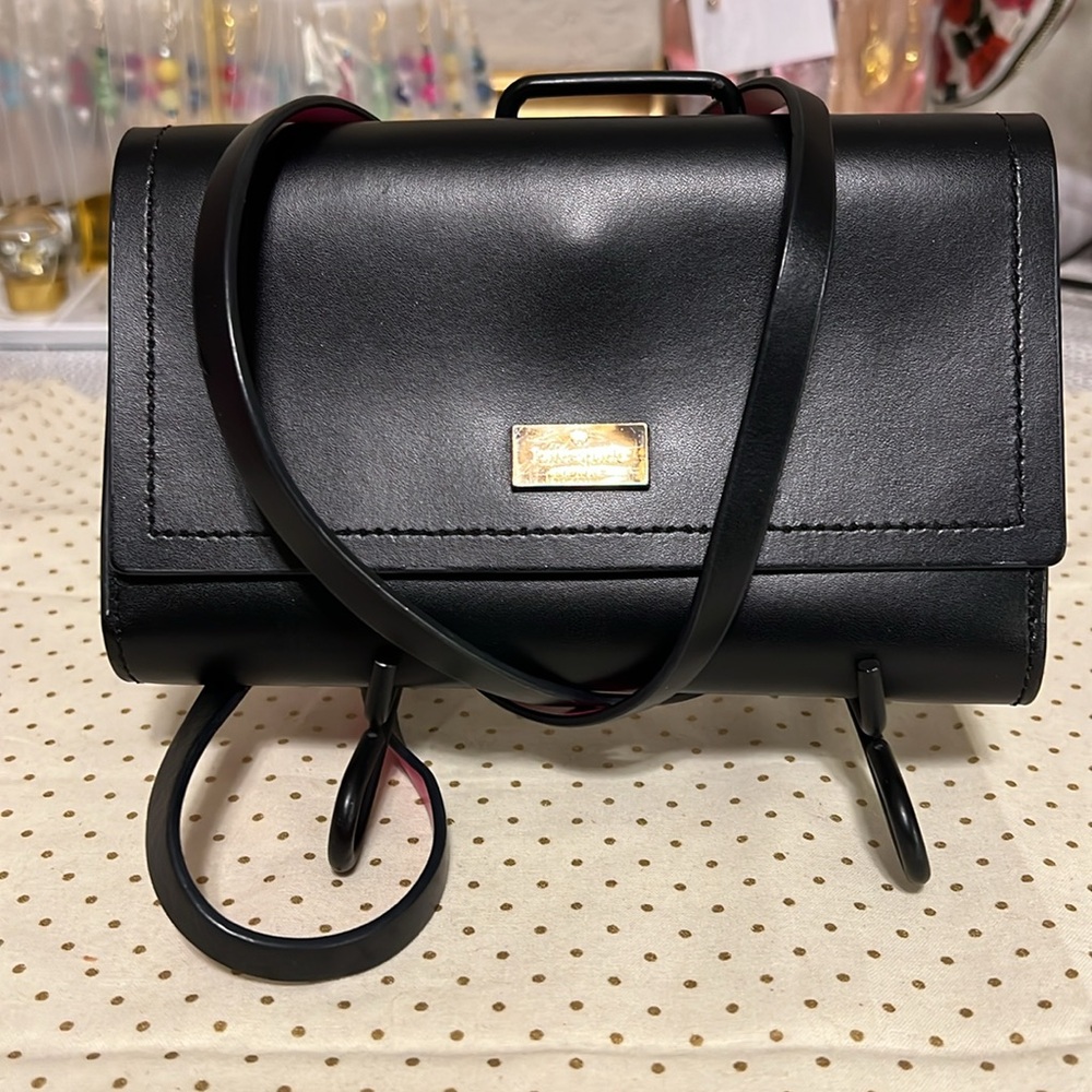 Kate Spade Oversized “Wallet On A String” With Le… - image 1